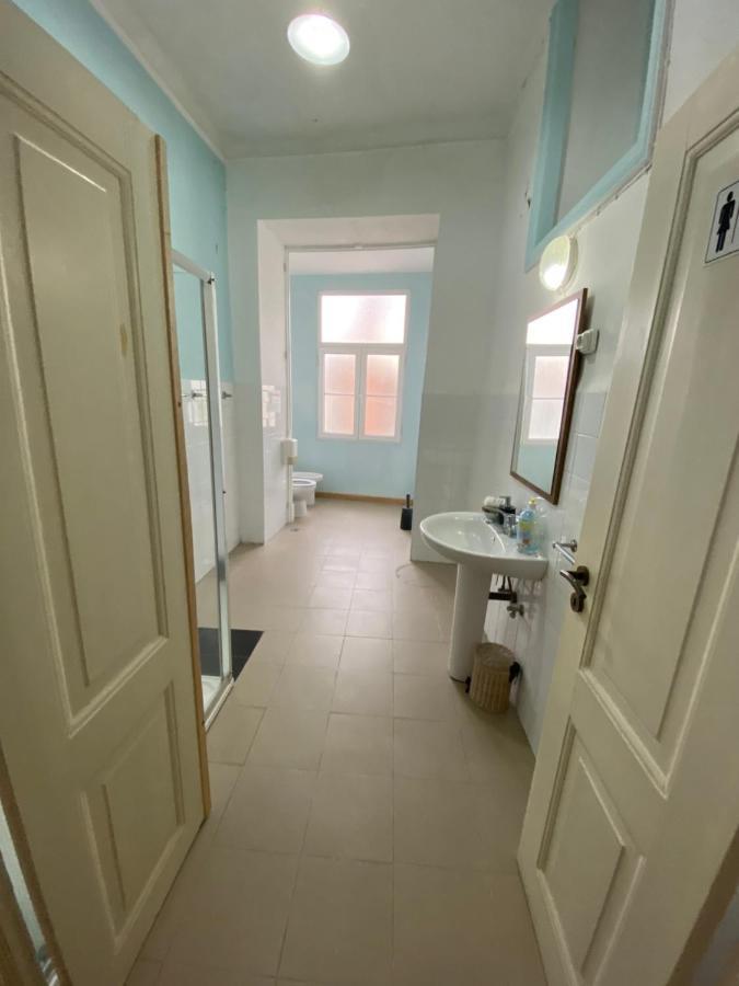 Classic Chiado 1 - Central Guest House Room With Shared Bathroom 리스본 외부 사진