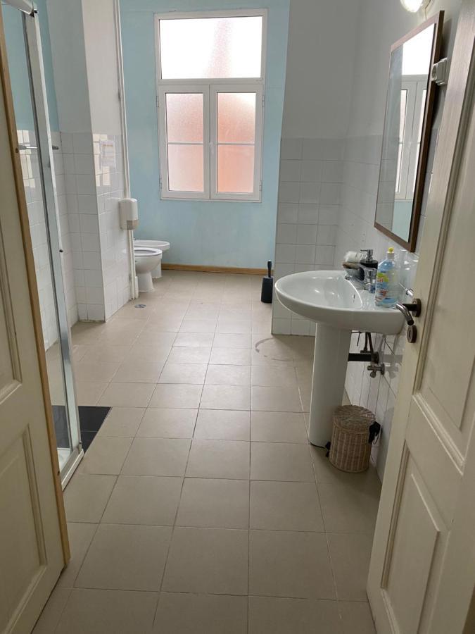 Classic Chiado 1 - Central Guest House Room With Shared Bathroom 리스본 외부 사진